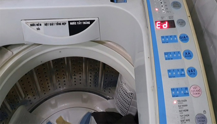 Nguyên nhân máy giặt Aqua báo lỗi ED
