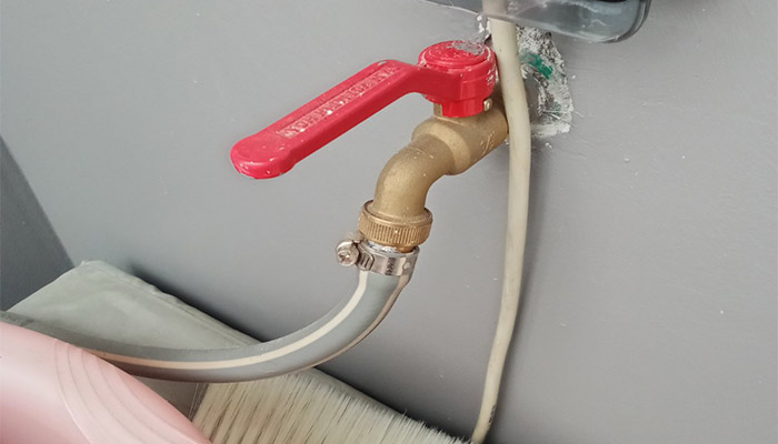 Kiểm tra vòi cấp nước của máy giặt 